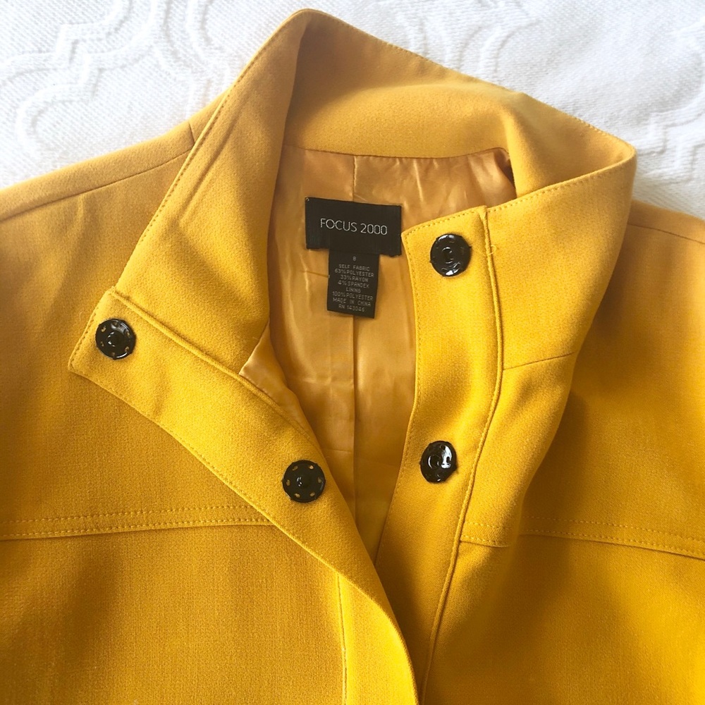 Gold Jacket - Picture 2 of 6